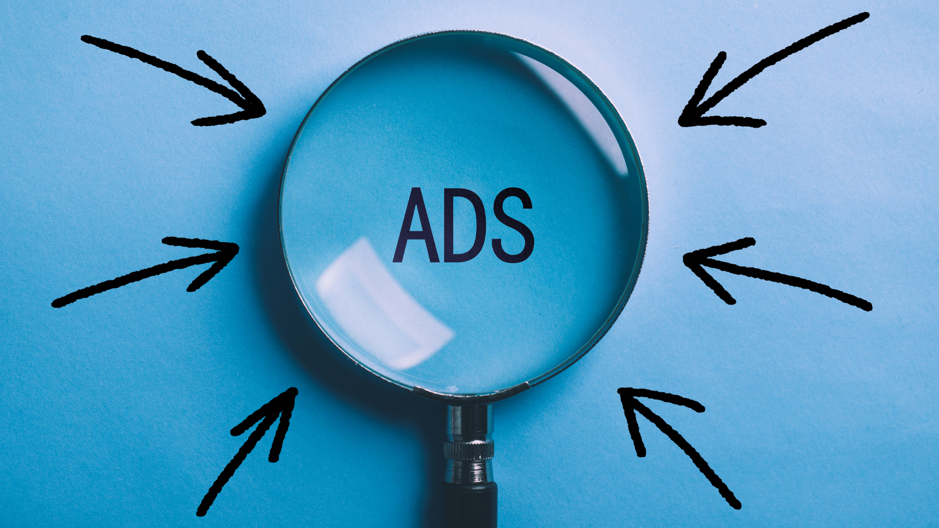 H&igrave;nh ảnh minh họa Google Ads với k&iacute;nh l&uacute;p tập trung v&agrave;o từ kh&oacute;a ADS.